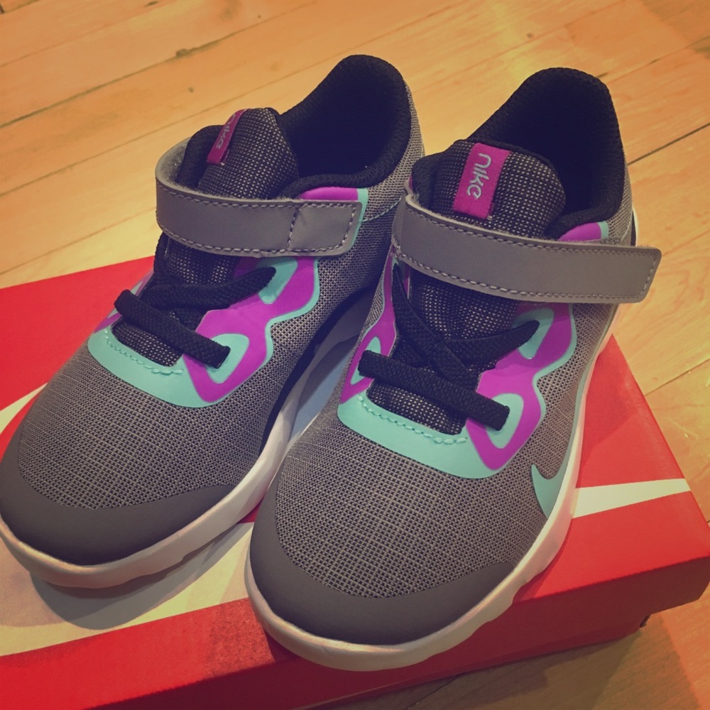 Toddler girls Nike sneakers⚽️